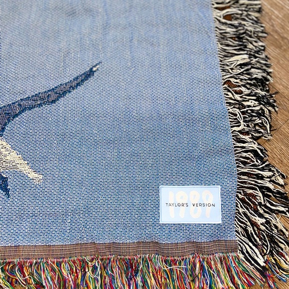 Taylor Swift 1989 (Taylor's Version)
Seagull Woven Blanket Sold out so well made - Picture 2 of 6